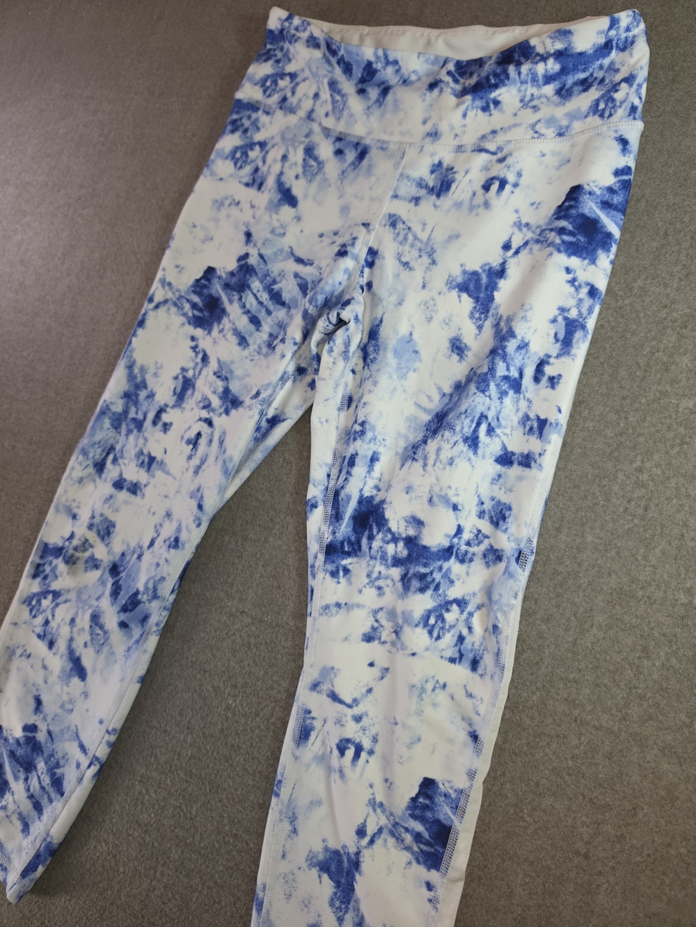 Juicy Couture Blue and White Tie-Dye Capri Leggings Stretchy  Smooth | Medium